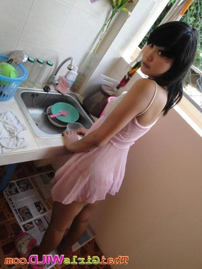 16P Emo thai poses and does some selfshots