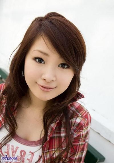 15P Sexy asian teen Suzuka Ishikawa posing shows pussy