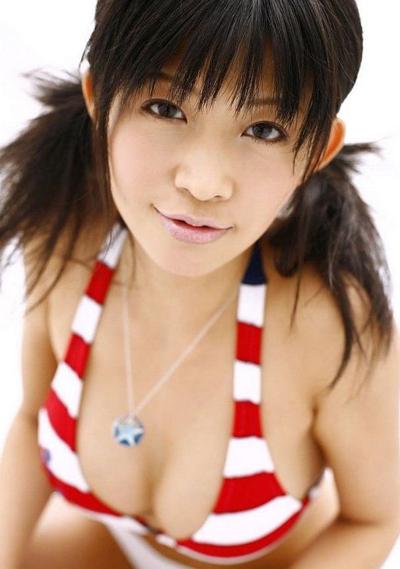 15P Japanese babe Sasa Handa shows panties and titties