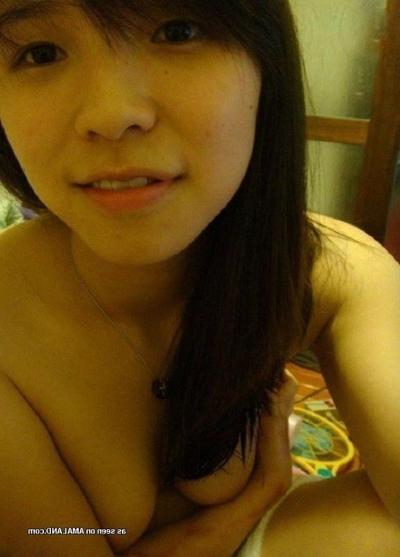 10P Chinese teen cutie's kinky nude pictures with her BF