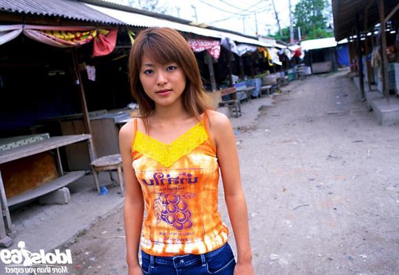 16P Japanese babe in public