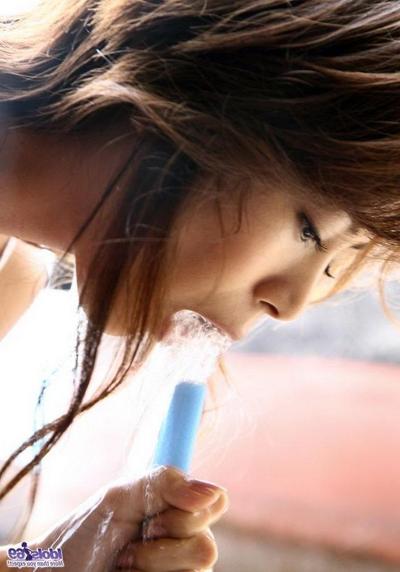15P Japanese idol Honoka shows hairy pussy and titties