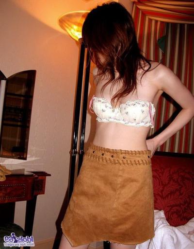 15P Japanese idol Kurara shows her sexy tits and pussy
