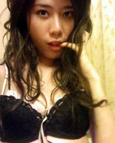 15P Photos of hot Oriental girlfriends