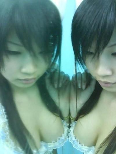 16P Süßes junges asiatisches Babe, das als Clubhostess arbeitet