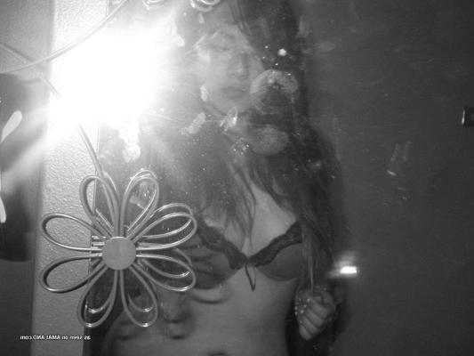 15P Photos of a busty Asian selfshooter