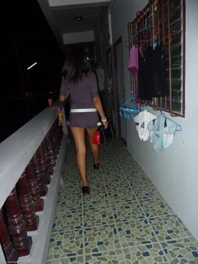 15P Puta tailandesa caliente follada sin condón por una puta asiática turista sexual loca