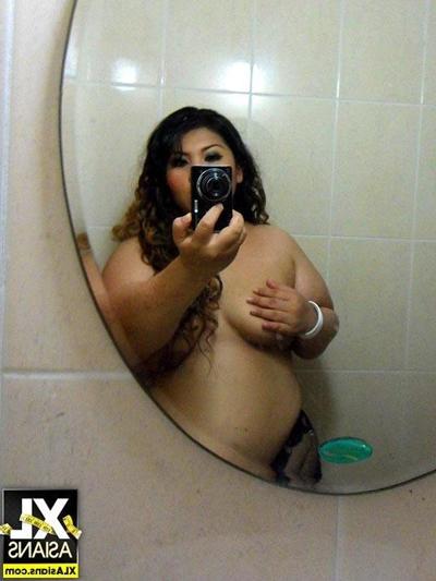 15P BBW Cassie de Thaïlande prend des photos de son énorme cul