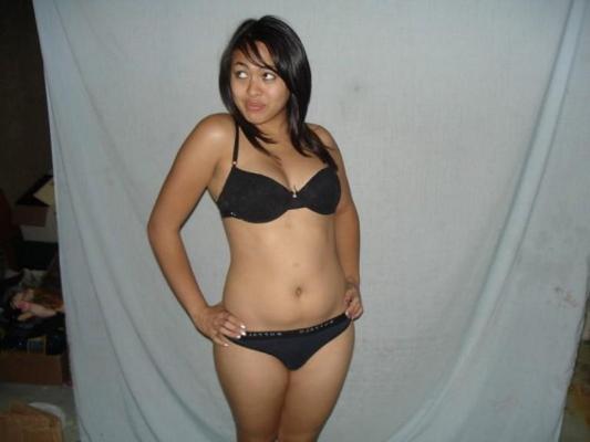 16P Asian teen nymph enjoy showing her sweet and juicy body