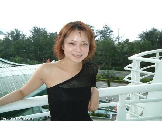 15P Amateur asiatique et ses parties intimes en extérieur