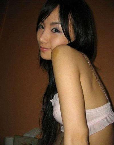 12P Nice compilation of a Thai chick’s hot selfpics