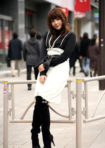 16P Prostituta japonesa está curtindo a fama de modelo fotografada