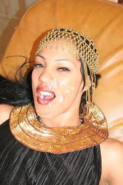 16P Arab street hookers are cheap and love sucking hard dick