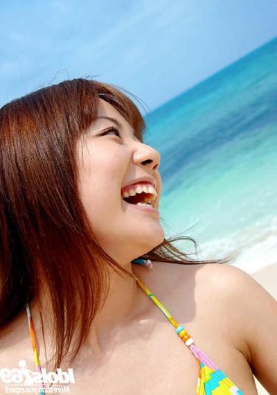 5P Beautiful japanese girl posing on a beach
