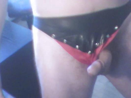 16P Im latex bikini