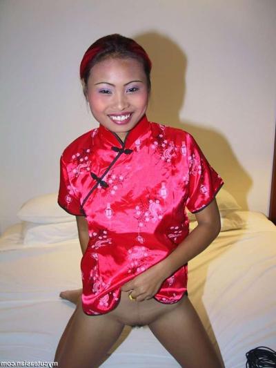 16P Thai with red hair shows her boobs and pussy