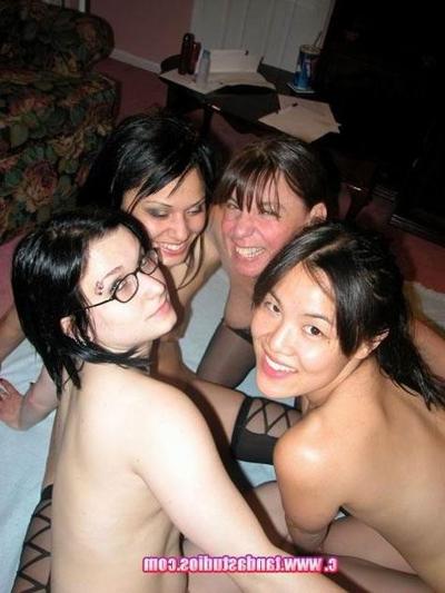 15P Orgie lesbienne exotique