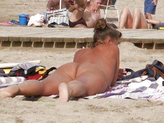 25P Asses at the beach