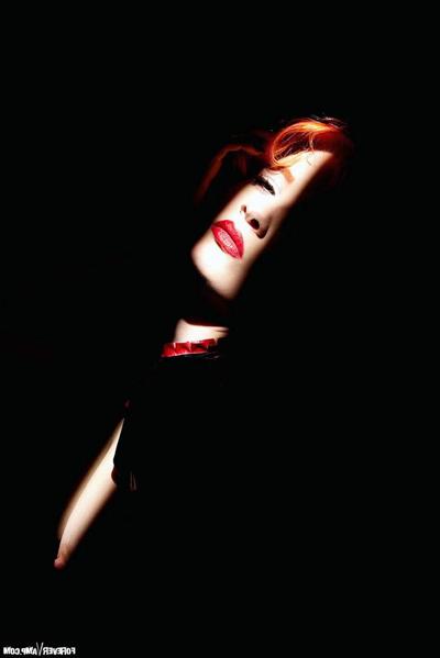 15P Ulorin Vex shows her beautiful tits