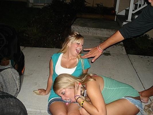 12P Real amateur girlfriends at home