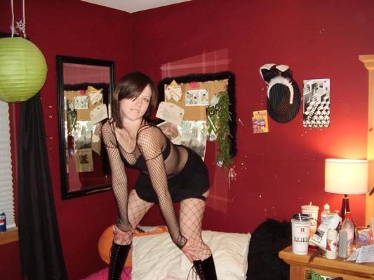 12P Very naughty very horny emo girl