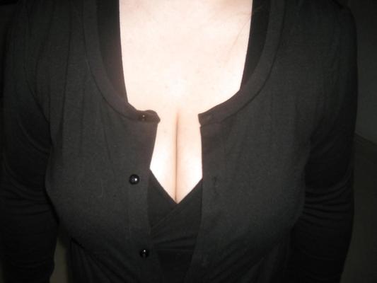 17P Jen, femme échangiste, est une salope chaude et excitée.