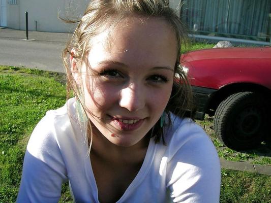 20P REAL TEEN COUPLE HOME SNAPS .1 - COOLBUDY