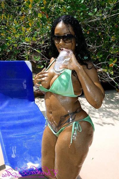 16P La negra Cherokee D Ass aceita su enorme trasero