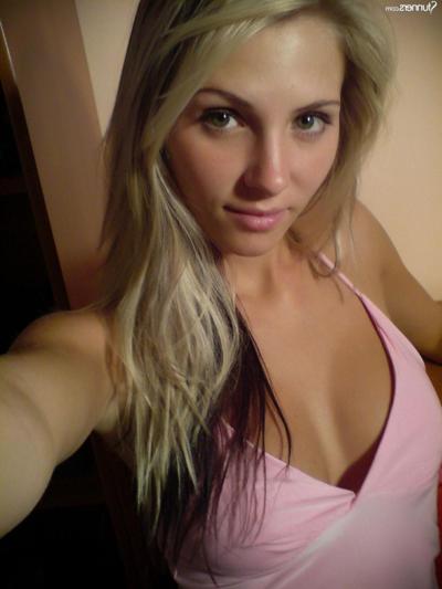 15P Hot brunette vixen personal photos