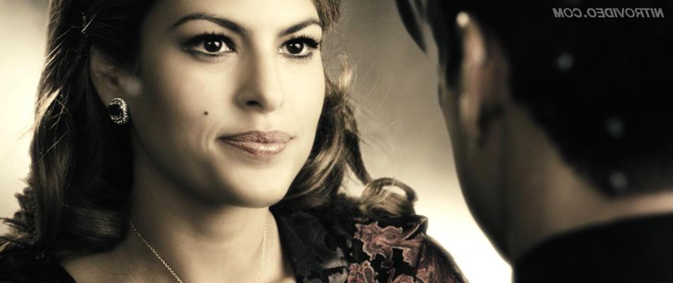 15P Sexual brunette Eva Mendes posing nude in the cinema in_The Spirit
