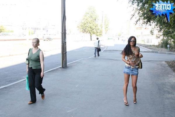 16P Hot exhibitionist chick in her downtown adventure