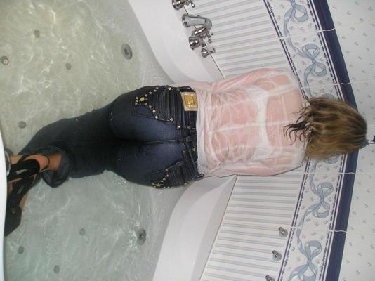 15P Big ass girlfriends posing for pictures