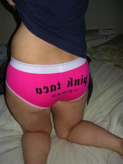 10P Bestial girlfriend slides fingers in pussy in homemade pics