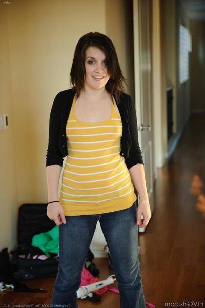 20P Adorable amateur brunette teen babe posing body and tits and ass