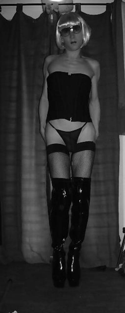 4P Chloe Anatomik French Crossdresser