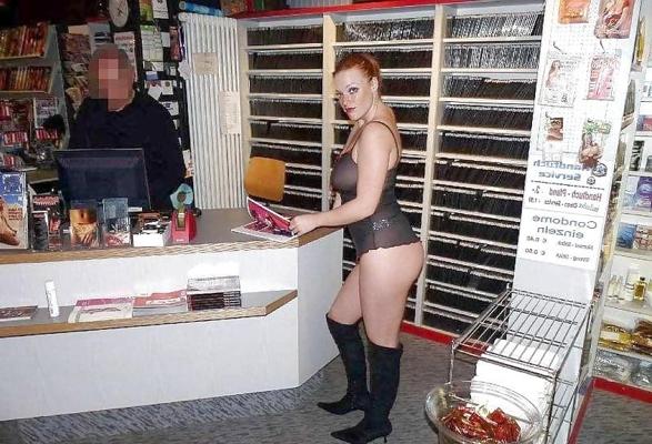 25P FLASHING and Fucking in Adult Sex Shops  1