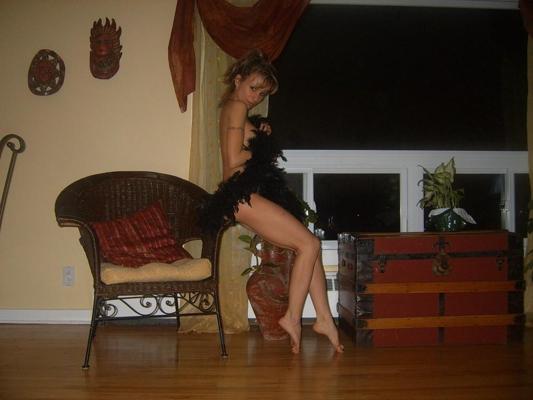 15P Milf in thong panties flashes her perfect ass
