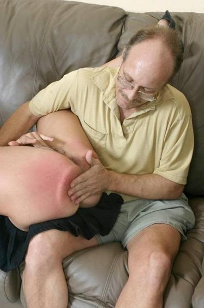 16P Amateur gets her ass spanked hard beeing naughty