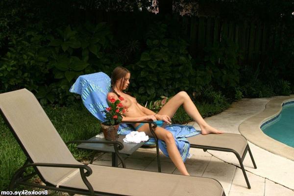 15P Brunette teen masturbating on her lawn chair