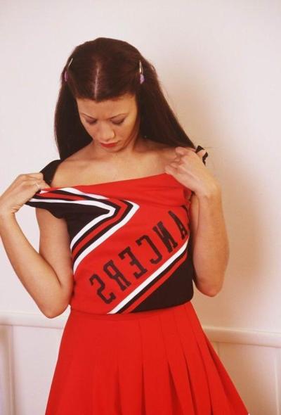 17P Sexy Mutter verkleidet als Cheerleaderin, die Pink ausbreitet