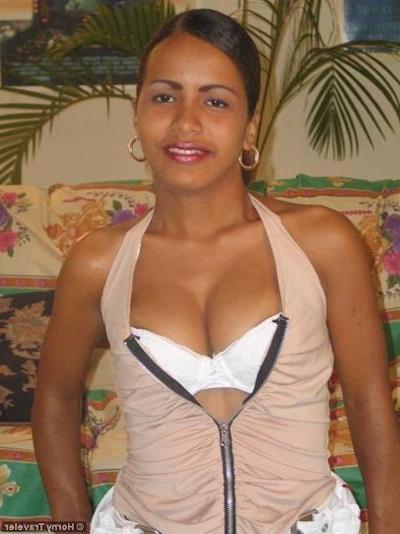 5P Schönes brasilianisches Babe mit großem Hintern