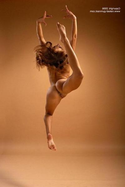 17P Flexible teen takes it off and poses