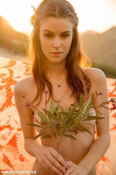 12P Stunning outdoor babe in the sun