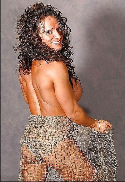 15P Sexy muscular girls