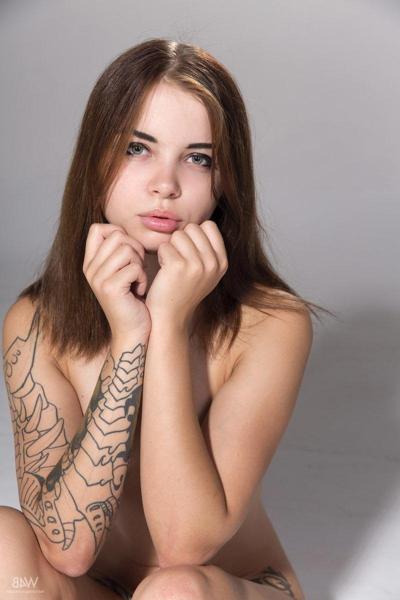 12P Alt nude brunette in the studio