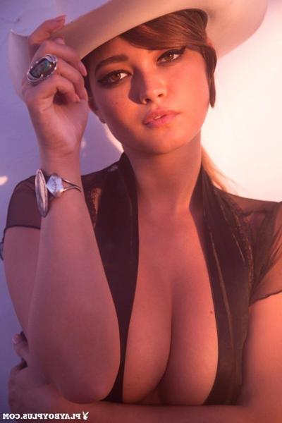 12P Busty cowgirl in the sun