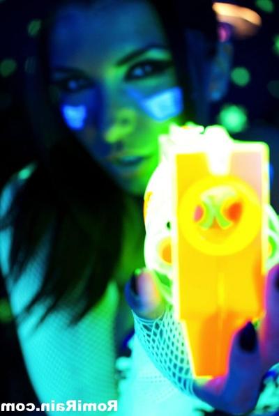 15P Romi Rain Big Tits Black Light
