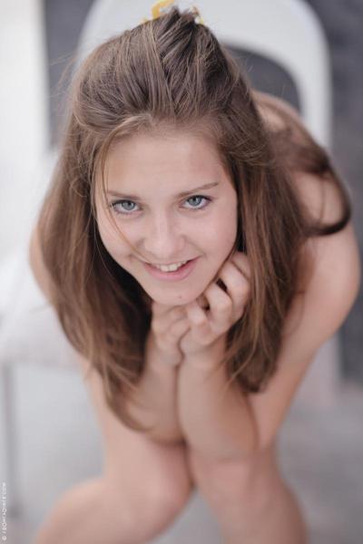 15P Petite rabo apertado adolescente despe-se