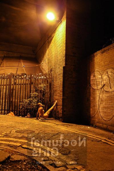 8P Tattooed girls posing nudein the nighttime