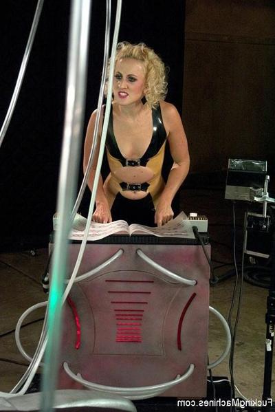 17P Dylan Ryan and Lorelei Lee hot blondes fucking machines together